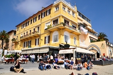 Lively hustle and bustle at the beach promenade of Alassio