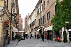 You find many shopping facilities in the medieval town Albenga