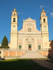 Die Kirche Santo Stefano in Lavagna ist eine beliebte Hochzeitslocation