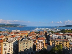 Blick vom Castello San Giorgio auf den Hafen von La Spezia