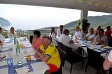 Mittagessen mit Panorama-Aussicht in Ligurien