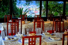 Die Tische im Ristorante dei Castelli sind bereits für unsere Gäste gedeckt