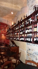 A cozy wine bar in Santa Margherita Ligure