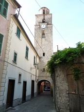 Torturm in Varese Ligure auf dem Weg zur Kirche San Giovanni Battista