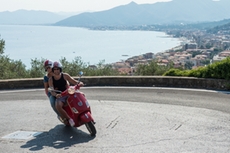 Spektakuläre Ausblicke auf das ligurische Meer während der Vespa Tour im Hinterland und in den Bergen